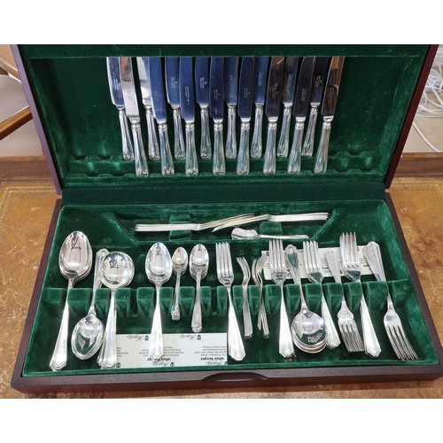 332 - A canteen of plated cutlery - 8 place setting by Hugh Fullerton - in good condition