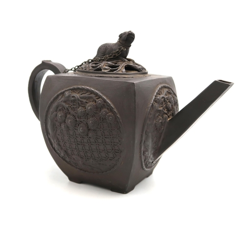 433 - A Spode hexagonal black Basalt teapot with chinoiserie decoration and otter finial - Height approx 1... 