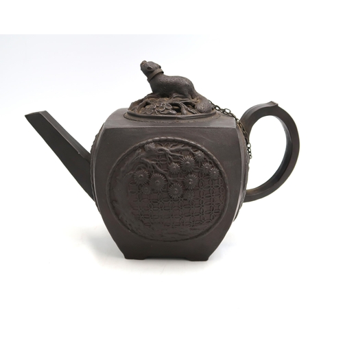 433 - A Spode hexagonal black Basalt teapot with chinoiserie decoration and otter finial - Height approx 1... 