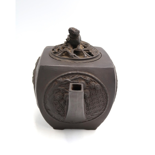 433 - A Spode hexagonal black Basalt teapot with chinoiserie decoration and otter finial - Height approx 1... 