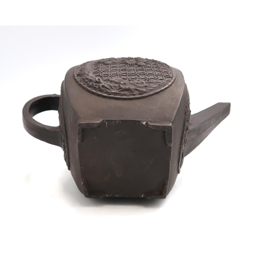 433 - A Spode hexagonal black Basalt teapot with chinoiserie decoration and otter finial - Height approx 1... 