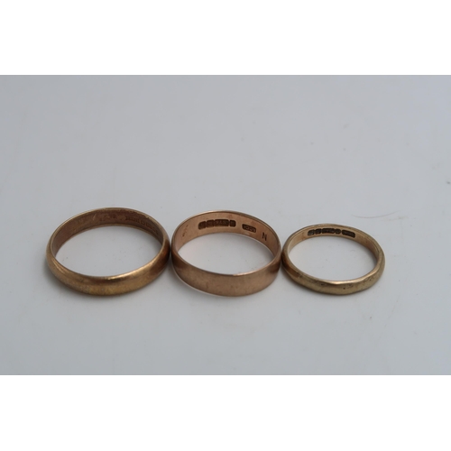 46 - Three 9ct marked wedding bands - ring sizes I/J, M and R/S - total weight approx 4.5 grams - all in ... 