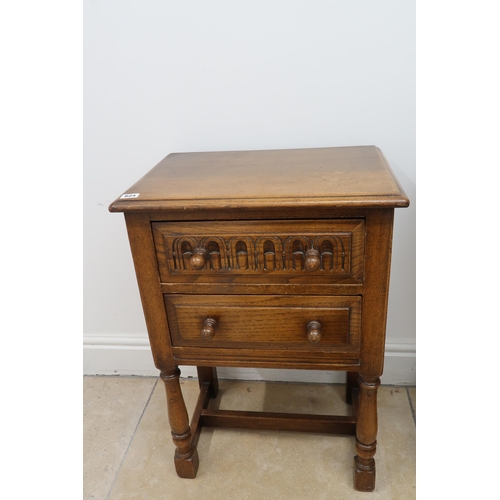 624 - An oak side cabinet with two drawers - sound condition, slight scratches to the top - Height 73cm x ... 