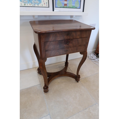 636 - A 19th century flame mahogany ladies sewing table with a rising top over drawers - in good condition... 