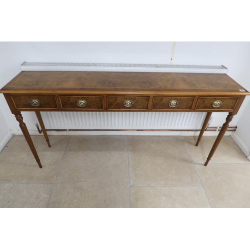 660 - A good quality five drawer walnut hall table, made by a local craftsman to a high standard - Width 1... 