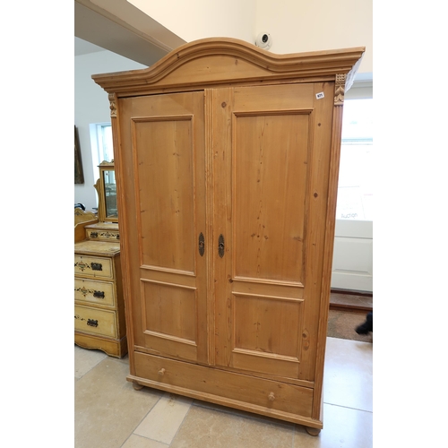 671 - A Continental double wardrobe - dismantles for easy of transport - Height 197cm x Width 114cm