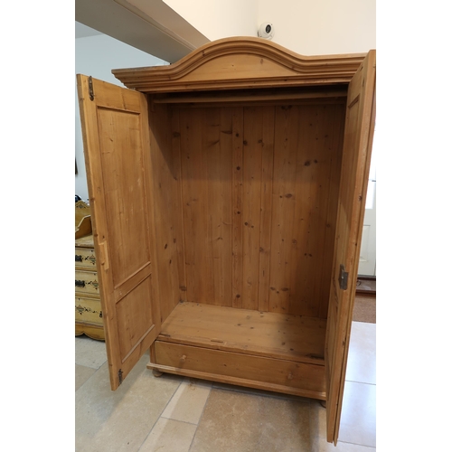 671 - A Continental double wardrobe - dismantles for easy of transport - Height 197cm x Width 114cm