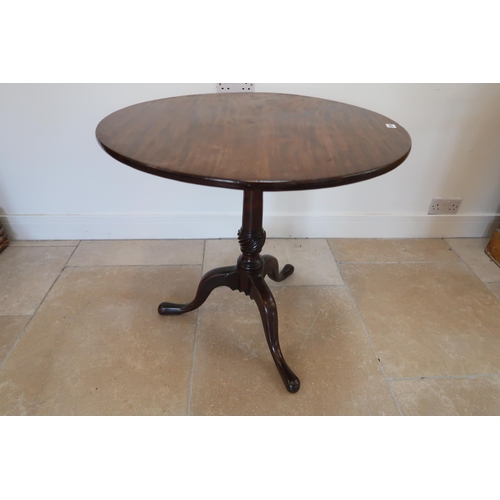 678 - A Georgian mahogany tripod table on a wrythern turned stem - Diameter 76cm