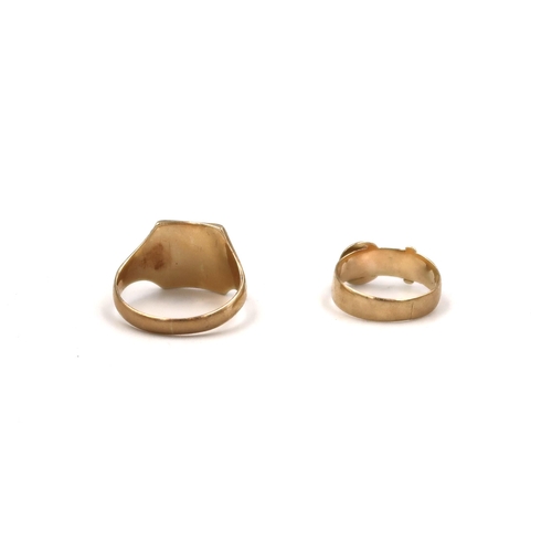 147 - Two 9ct yellow gold hallmarked rings - one a signet with engraved mono to shoulder, ring size S/T - ... 