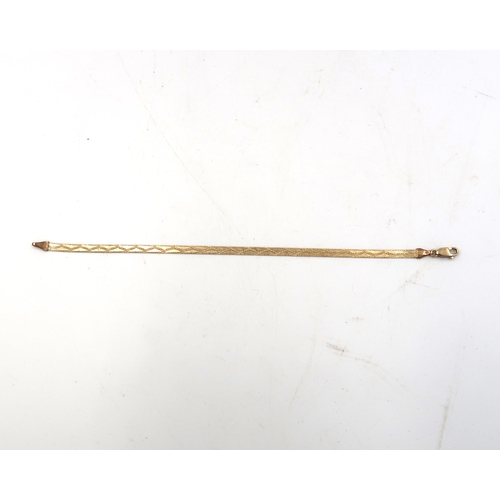 149 - A 9ct yellow gold hallmarked bracelet - Length 18cm - approx weight 2.6 grams