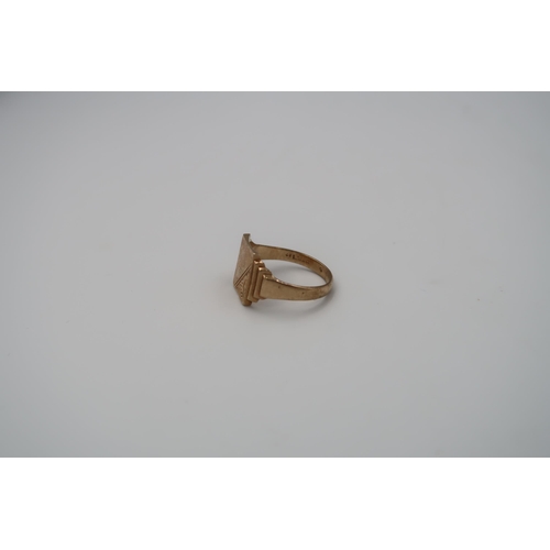 165 - A 9ct hallmarked yellow gold signet ring size S - approx weight 3.9 grams - clean and bright