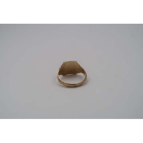 165 - A 9ct hallmarked yellow gold signet ring size S - approx weight 3.9 grams - clean and bright