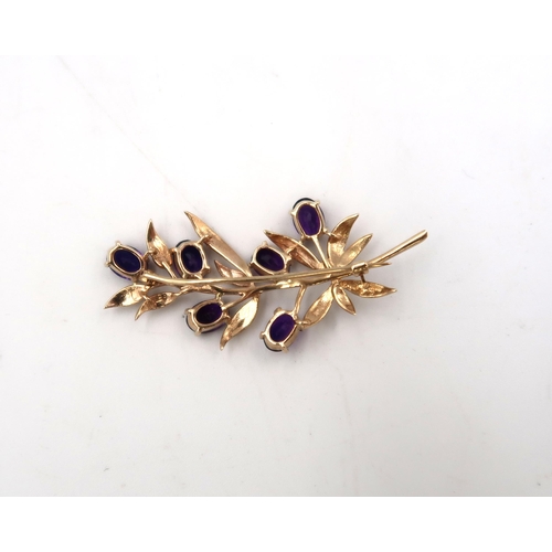 215 - A 9ct gold foliate oval amethyst brooch. Weight 5.61 grams