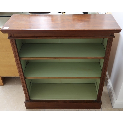 672 - An open bookcase with two painted adjustable shelves - Width 82cm x Height 92cm x Depth 25cm