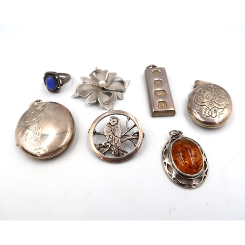 153 - Seven items of silver jewellery including two oval lockets, ingot pendant, amber pendant, two brooch... 