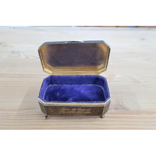 364 - A hallmarked silver trinket box with engine turned finish - Sheffield Walker & Hall - approx weight ... 