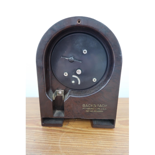 517 - A Bakoscribe, bakelite cased barograph with cards