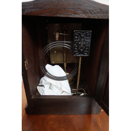 618 - A 20th century oak cased mantle clock with white enamelled dial with Roman numerals to chapter ring ... 