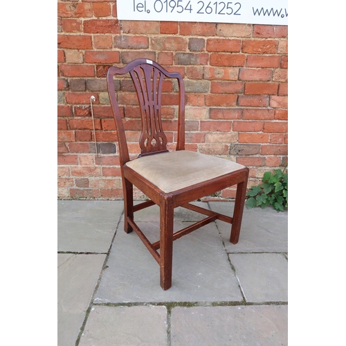 712 - A Georgian mahogany Hepplewhite style side chair