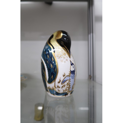 513 - A Royal Crown Derby Penguin and Chick paperweight - Height 12.5cm