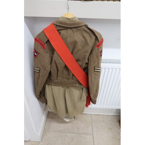 545 - A circa after WWII British The Lite Guards uniform with armoured Div badge to arm - size 4 shirt dat... 