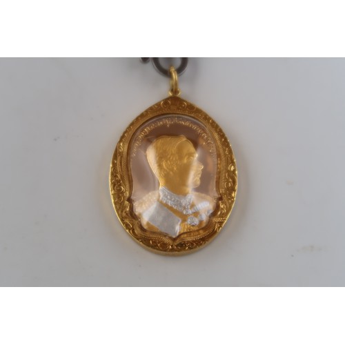 103 - A King Rama V5 and Buddha Sothorn Thai gold amulet pendant Approx 28grams (Unmarked, Tests as High C... 