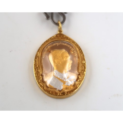 103 - A King Rama V5 and Buddha Sothorn Thai gold amulet pendant Approx 28grams (Unmarked, Tests as High C... 