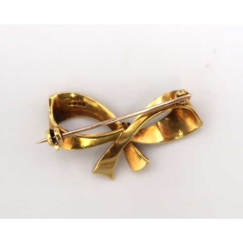  An 18ct yellow gold hallmarked bow bar brooch, approx 7.7 grams, clean and bright