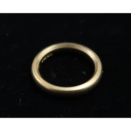  An 18ct gold hallmarked wedding band, size M, 7.1g.