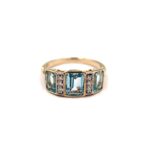 147 - A 9ct yellow gold Art Deco style three stone aquamarine and diamond ring - aquamarine and diamonds a... 