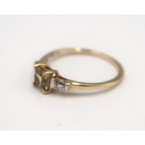 158 - A 9ct yellow gold square cut diaspore and zircon ring - head size approx 14mm x 6mm - ring size appr... 