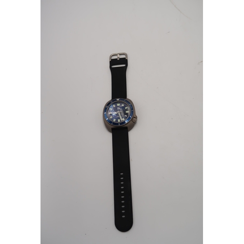 289 - A TC9 Turtle divers watch in titanium case with rubber strap, dark blue face with baton markers, 4.1... 