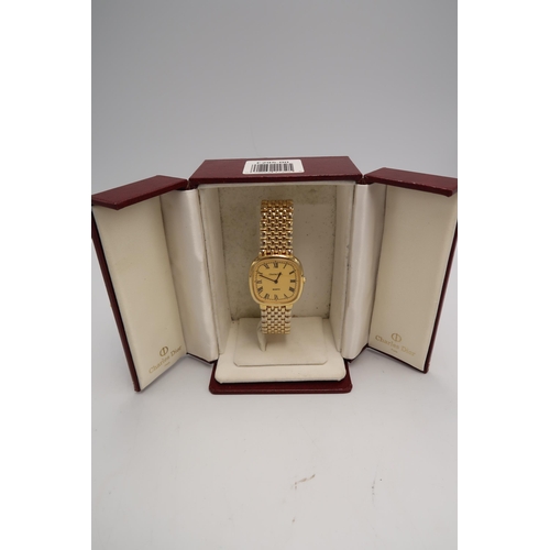 298 - A boxed Christian Dior lady's gold plated wristwatch on bracelet strap, with Roman numerals to the c... 