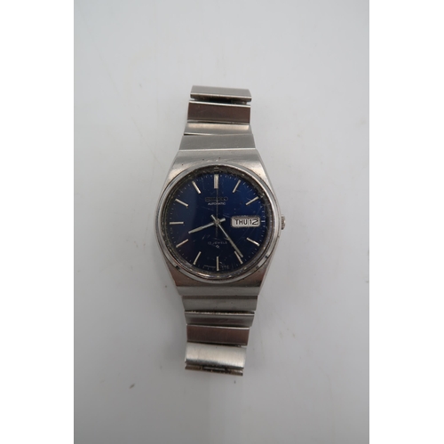 300 - A Seiko stainless steel cased gentleman's wristwatch on bracelet strap, with blue dial, baton marker... 