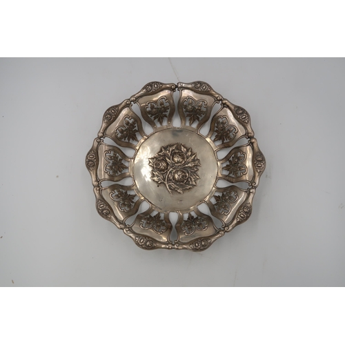 341 - An Austrian silver centre bowl with pierced and foliate decoration, 21cm x 5cm high, approx 9 troy o... 