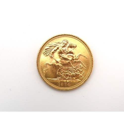 371 - A 1974 Elizabeth II full sovereign,22ct gold, 7.98 grams