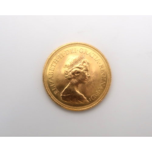 371 - A 1974 Elizabeth II full sovereign,22ct gold, 7.98 grams