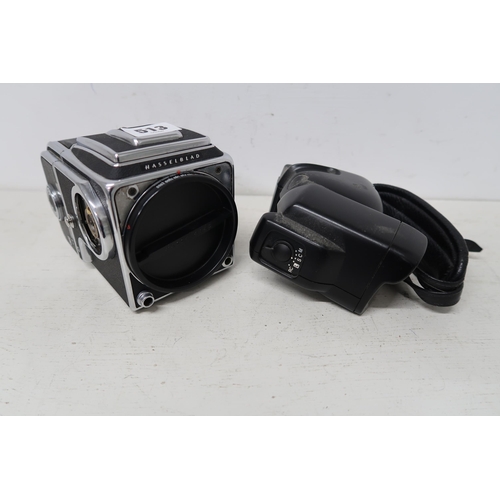 513 - A Hasselblad 2000 FC/M with grip, suitable for spares.