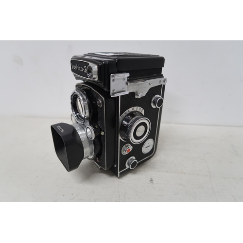 533 - A Yashica 24 TLR camera.