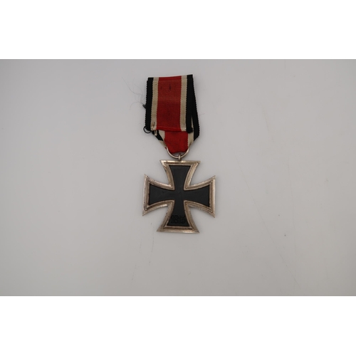 542A - Third Reich Iron Cross, 2nd Class. A good clean example of this non-maker award, retaining all finis... 