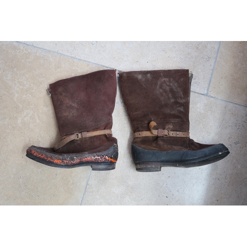 549 - A pair of sheepskin flying boots size 10 Circa WW2.
(In good order).