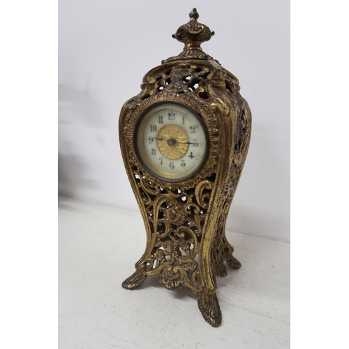 613 - A brass cased mantle clock, 27cm high.