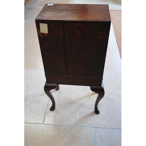 622 - An early 20th century mahogany five drawer chest. 72cm x 36cm wide.