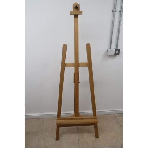 713 - A Beech framed Artists easel. (In good order).