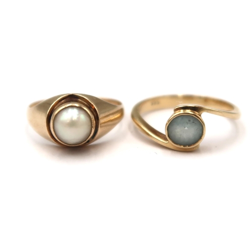 94 - A mabe pearl ring size M 1/2. A blue stone crossover ring, size O. Both stamped 585. Weight 5.28 gra... 