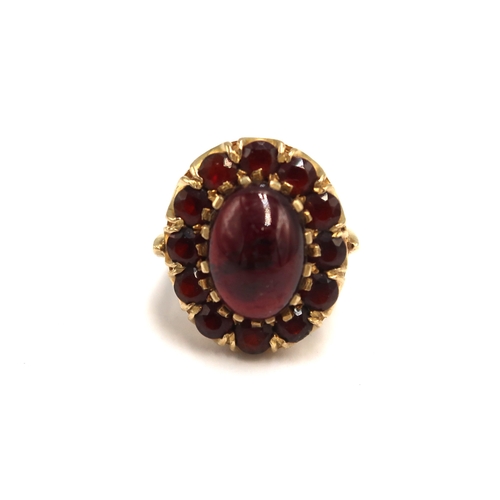  A 9ct yellow gold hallmarked garnet cluster ring size O/P - weight approx 8.6 grams