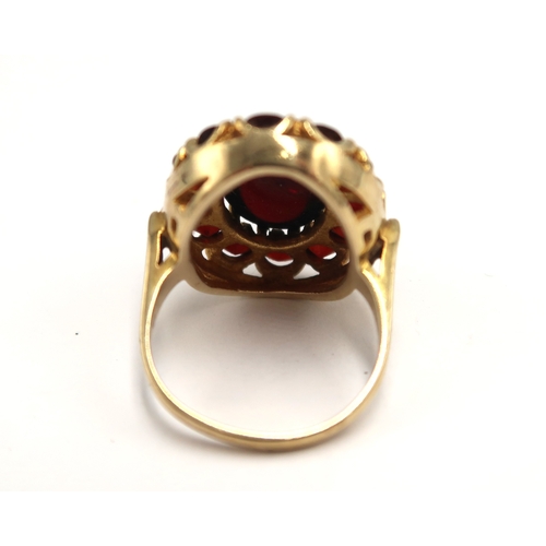  A 9ct yellow gold hallmarked garnet cluster ring size O/P - weight approx 8.6 grams