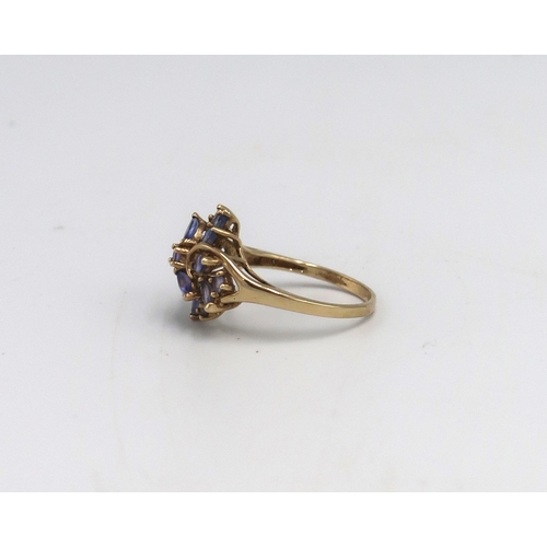 130 - A marked .375 Yellow gold and Amethyst dress ring Size T. 3.3grams