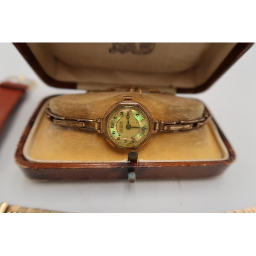 272 - A 9ct yellow gold hallmarked ladies cased wristwatch - approx weight 2.5 grams - along with ladies r... 