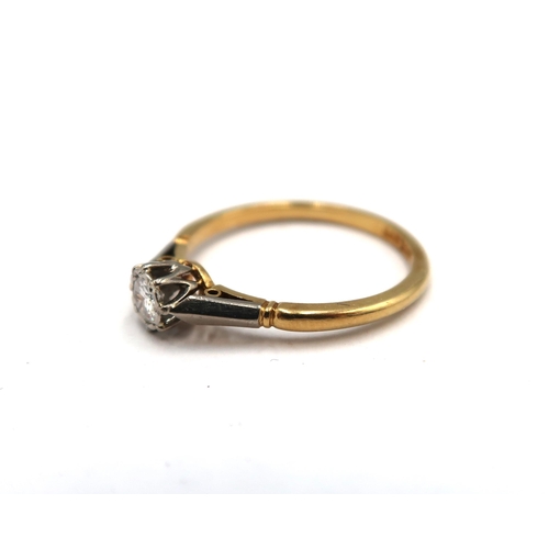 29 - An 18ct hallmarked gold, and diamond ring, diamond approximately 0.25ct, lively and bright, size P, ... 